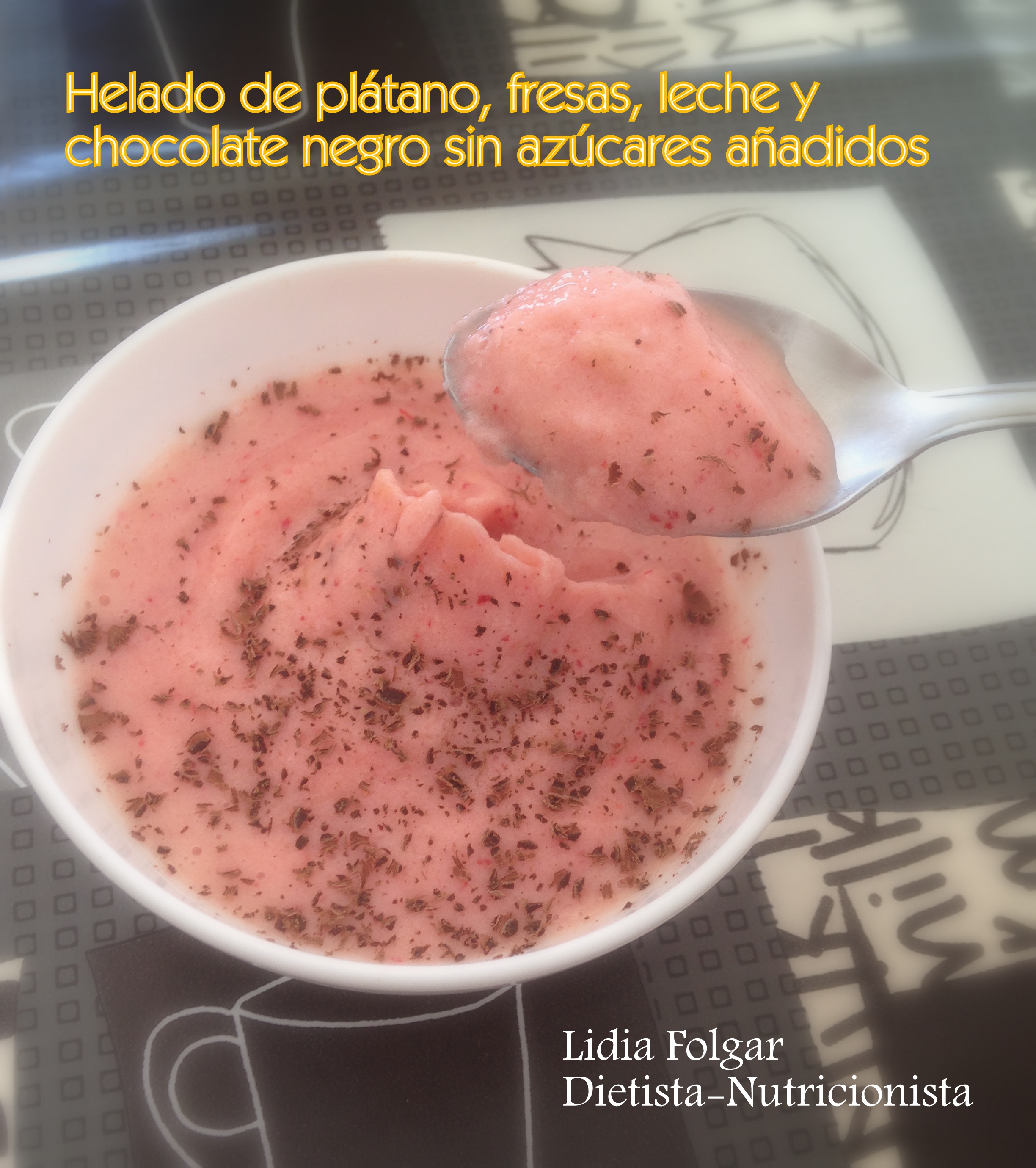 Helado de plátano y fresas